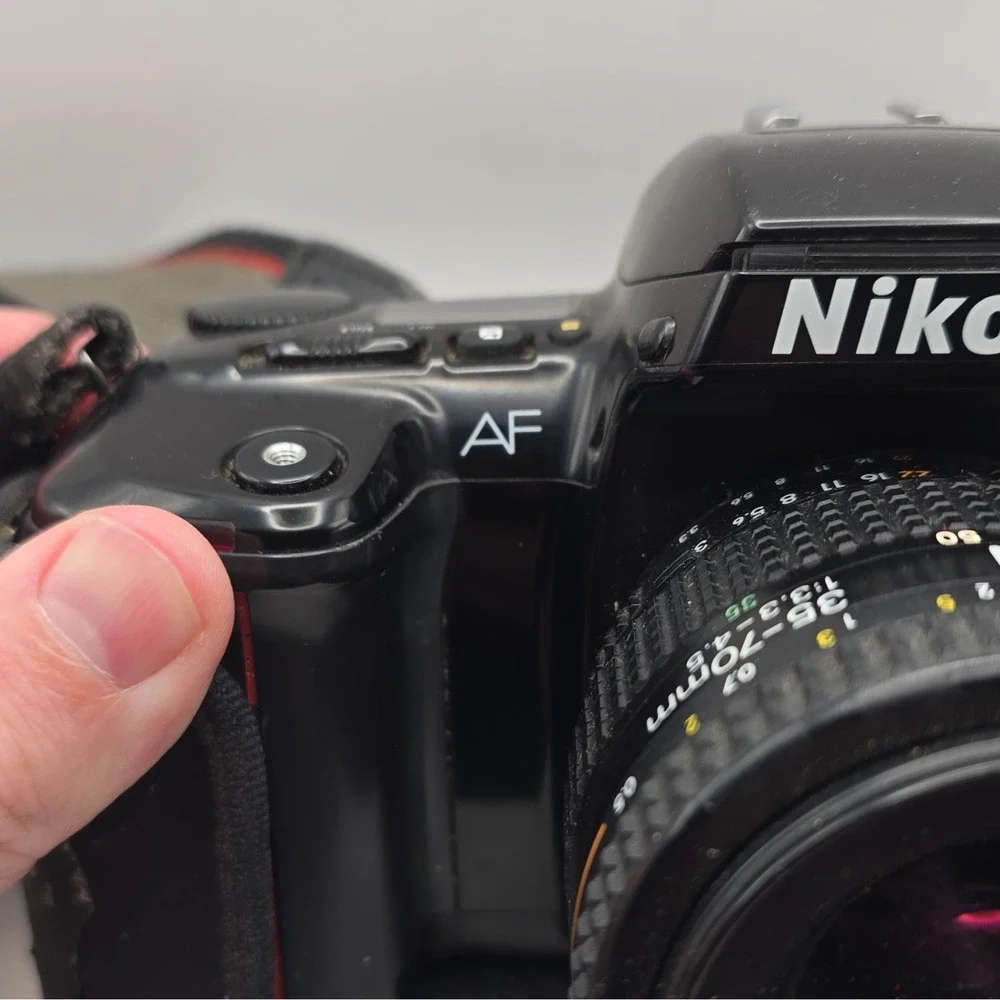 Nikon N6006 35mm SLR Film Camera Auto Exposure AF Nikkor 35-70mm Lens